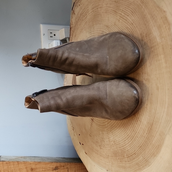 Franco Sarto Afron suede ankle booties - Picture 3 of 10